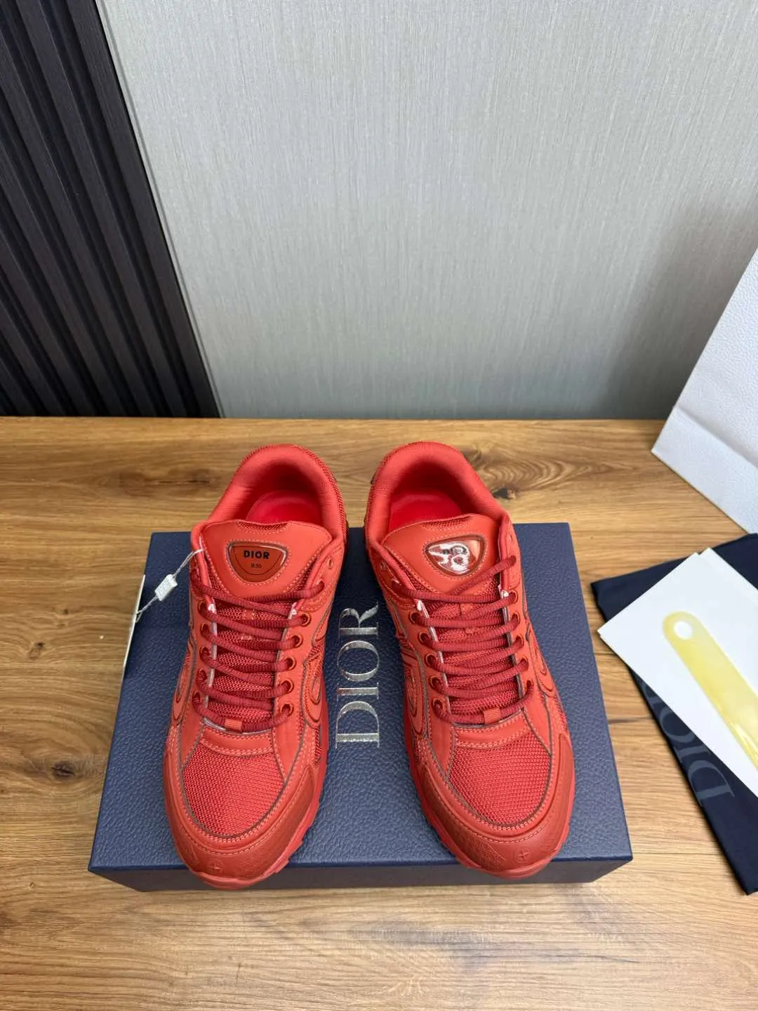 Men's men's shoes 💰740💰 D's Dior ~ New B30 Couple 👫 low-top sneakers ✅ are carefully made of gray mesh fabric and white technical fabric, decorated with reflective "CD30" graphic logo, and "DIO ~ B30" and "CD30" logos on the heel and tongue. An extra-light, sculpted rubber sole with signature accents adds style, while internal stretch details create ideal comfort. It can be matched with various casual styles to show the fashionable and modern sports style〰️ Size: 35-40 (customized at 40 for women) 39-45 (customized at 38.45 for men)